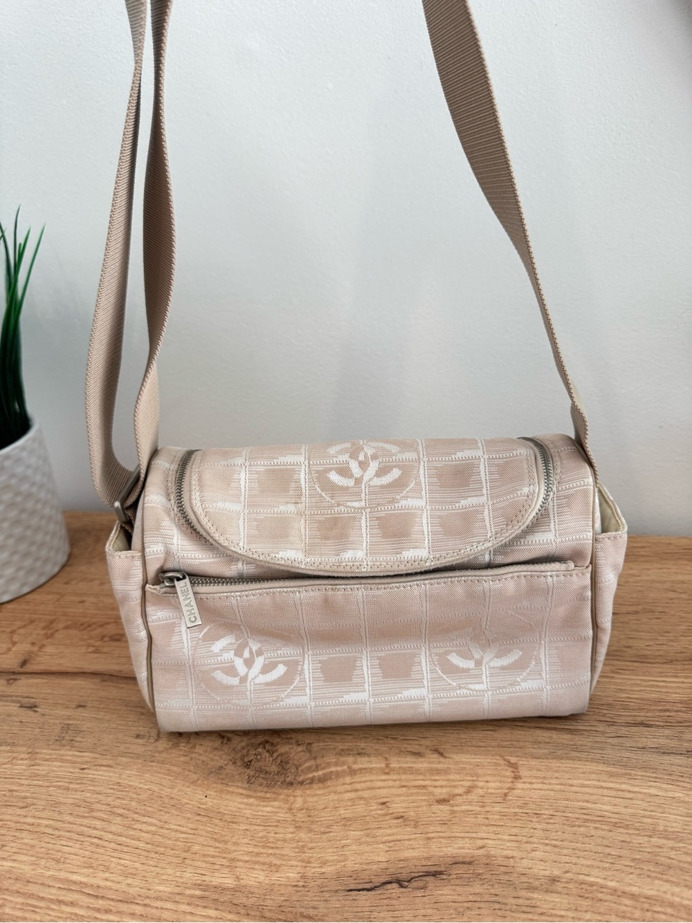 Vintage Chanel Sport Line CC Logo Crossbody Bag Beige Auth Card Clean Interior - Picture 5 of 16